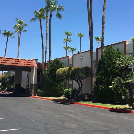 Ramada By Wyndham Tempe Near Asu Hotel Exterior foto