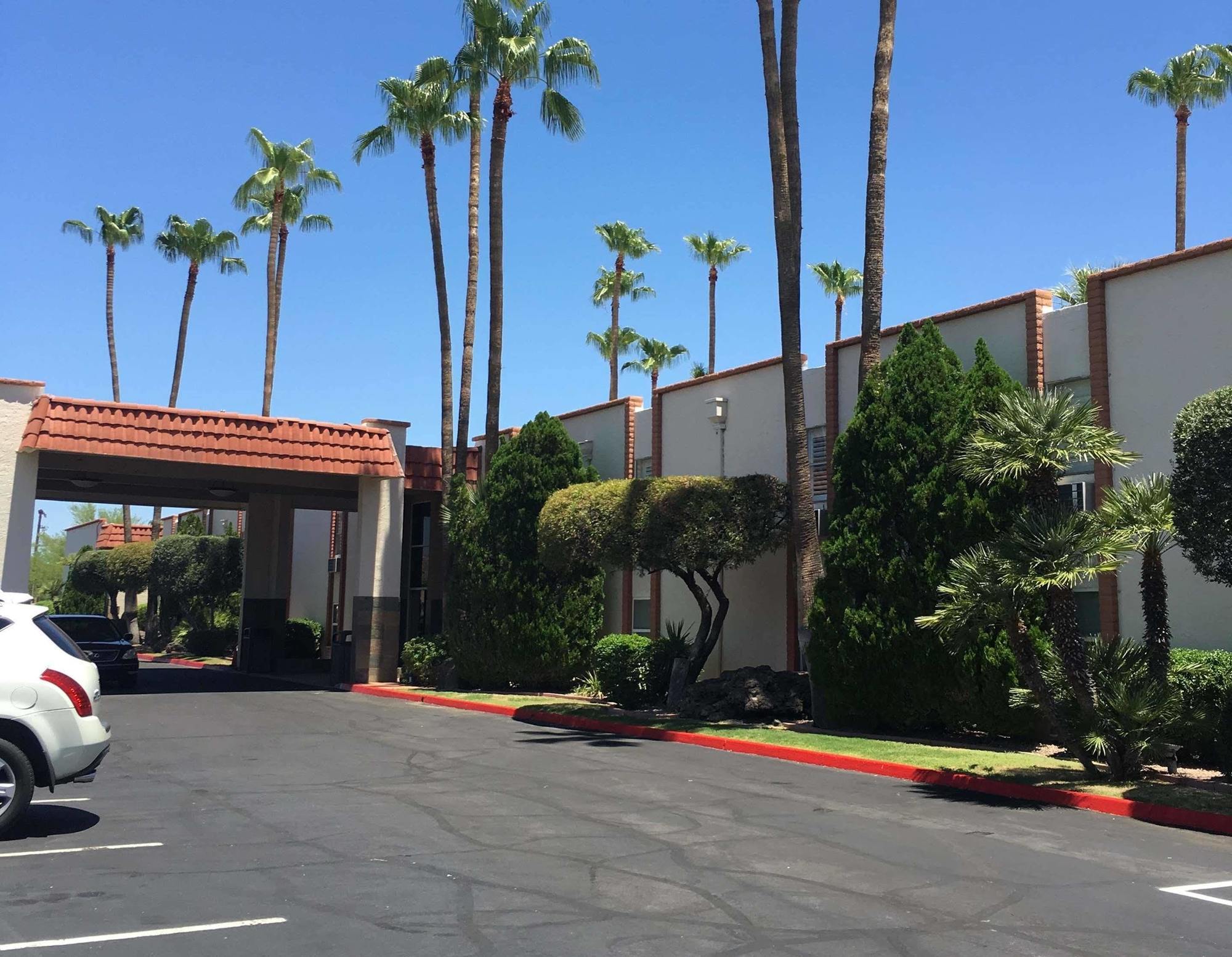Ramada By Wyndham Tempe Near Asu Hotel Exterior foto